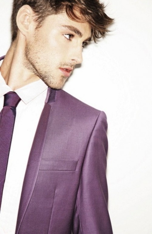 14 Bright and Colorful Groom Suit Ideas
